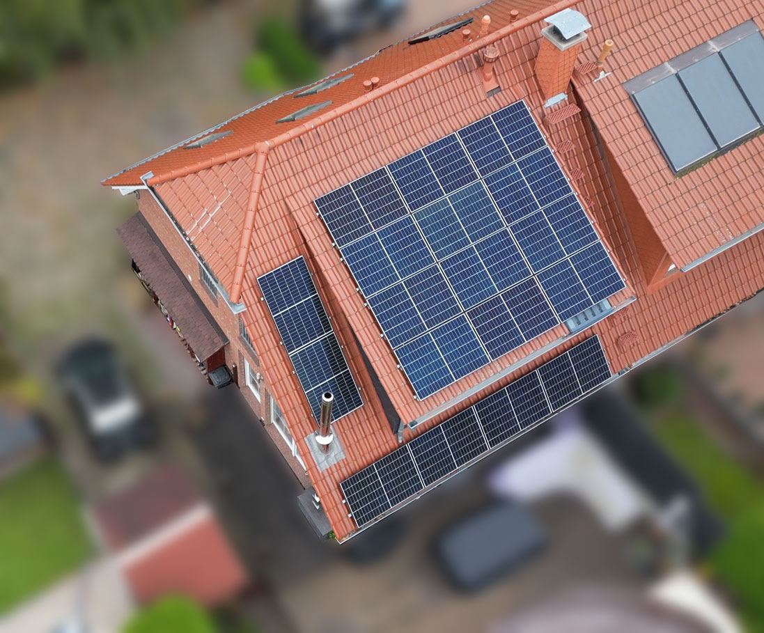 Dach eines Einfamilienhauses in Berlin Staaken mit einer Photovoltaikanlage